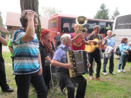 Ansambel Štirje kovači s prijatelji na obisku v Razkriškem kotu, 20.9.2014 1